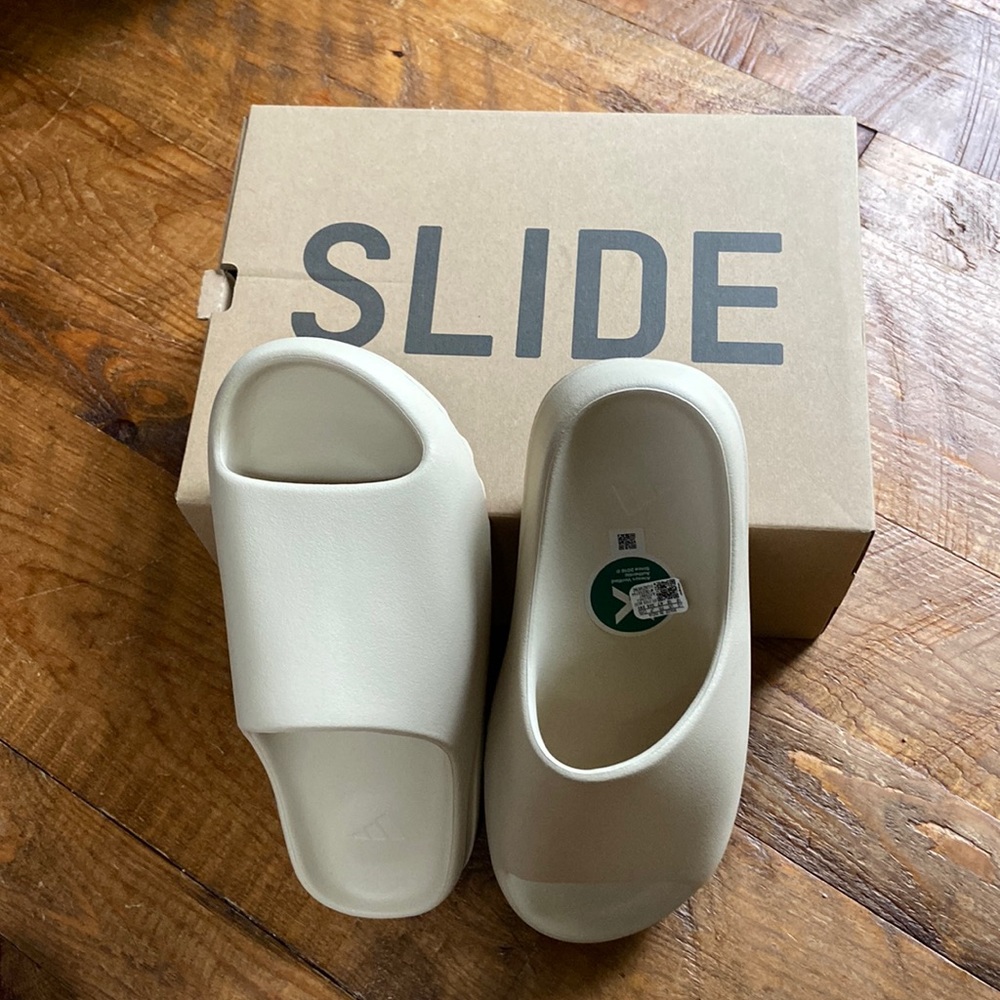 Adidas Yeezy Slides in Bone, Mens 12